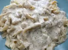 Bandnudeln mit Käse-Sahne-Soße