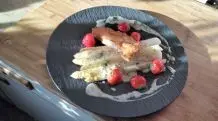 Schnitzel mit weißem Spargel