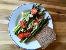 Grüner Spargel im Backofen