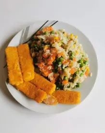 Fischstäbchen mit Reis & Buttergemüse