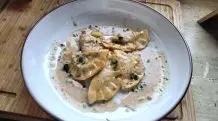 Selbstgemachte Ravioli mit Pilzfüllung