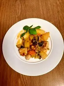 Paprika-Hähnchen in Kartoffel-Gemüse-Rahm-Soße