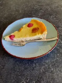 Käsekuchen-Tarte mit Mirabellen und Himbeeren