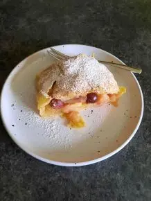 Zwetschgenstrudel mit Apfel