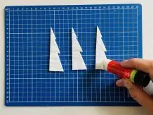 Tannenbäumchen aus Wabenpapier basteln