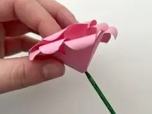 Rosen aus Papier basteln – einfache Anleitung