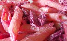Rosa Nudelsalat