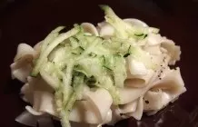 Nudelsalat mit grüner Gurke