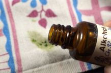 Alkohol gegen Spinat- oder Grasflecken