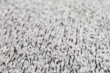 Harz aus Wollteppichboden mit dem Bügeleisen entfernen