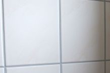 Badezimmerfliesen, Badewanne, Spülstein