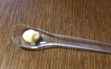 Kleine Brandflecken auf Holz mit Mayonnaise verschwinden lassen