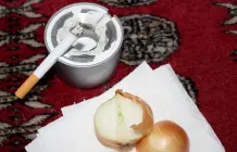 Zwiebeln gegen Brandflecken auf dem Teppich