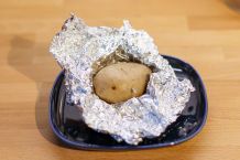 Ofenkartoffeln besser garen: Mit einem Nagel