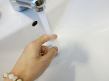 Kaltes Wasser gegen Wespenstiche