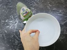 Spüli gegen zusammengeklebte Finger