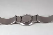 Uhrenmetallarmband mit Badreiniger säubern