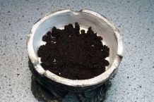 Mit Kaffee gibts gestanklose Aschenbecher