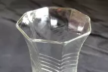 Kalkränder in Glasvasen vorbeugen mit abgekochtem Blumenwasser