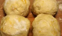 Böhmische Zwetschgenknödel aus Quarkteig