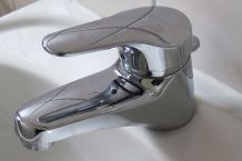 Kalk auf Wannen- und Beckenarmaturen