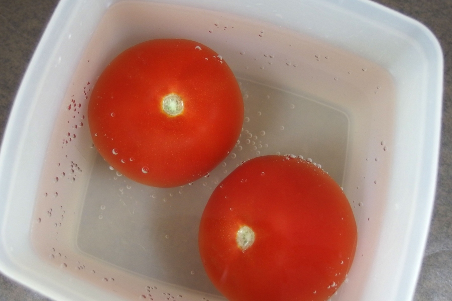 Matschige Tomaten werden wieder knackig mit Eiswasser.