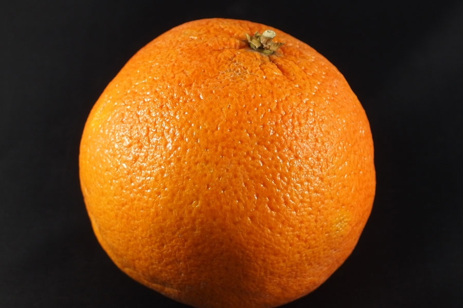 Statt einer heißen Zitrone kann man sich auch eine heiße Orange zubereiten.