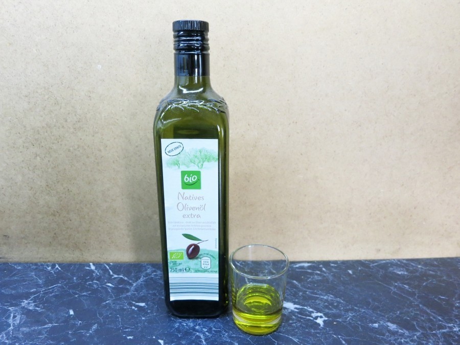 Wunderbar weiche Haut und preiswerte Körperpflege mit nachhaltigem Effekt - baden mit Olivenöl - einfach ausprobieren, es macht Spaß.