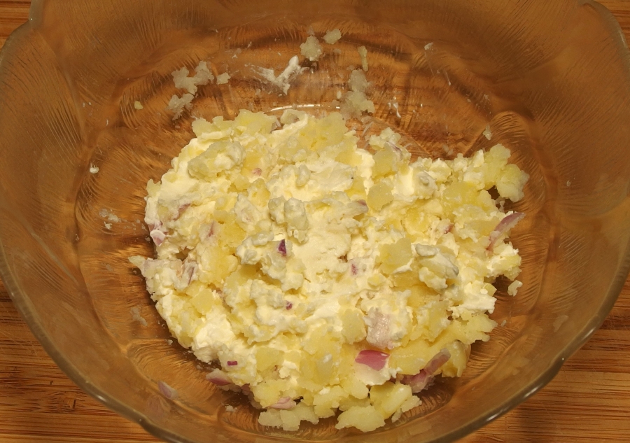Rezept für Erdäpfelkas (bayrischer Brotaufstrich mit Kartoffeln und Schmand).