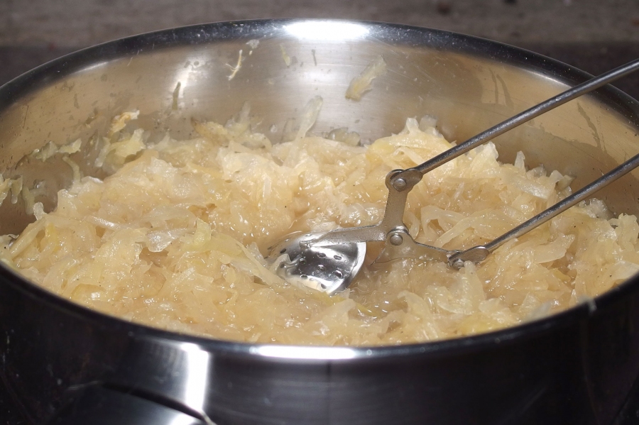 Sauerkraut pikant würzen mit Gurkeneinlegegewürzen.
