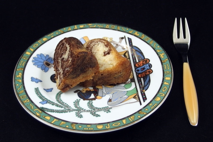 Marmorkuchen schmeckt besonders lecker und raffiniert, wenn man die Hälfte der Butter oder Margarine durch die gleiche Menge Erdnussbutter ersetzt.