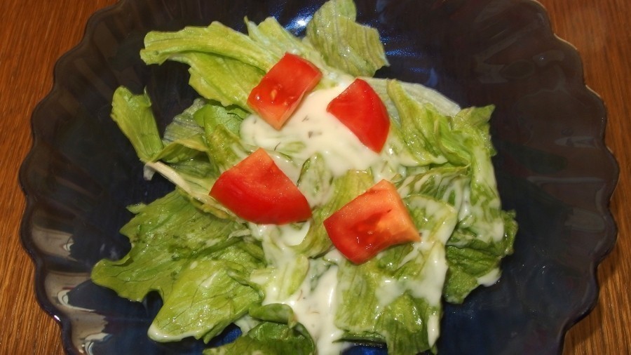 Rezept für eine sämige leichte Salatsoße, ganz ohne Mayonnaise oder Rahm. Sie ist schnell und leicht zubereitet.