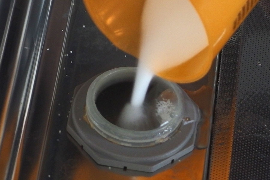 Salz für Regenerierungsanlagen als günstige Alternative zu teuerem Spülmaschinensalz.