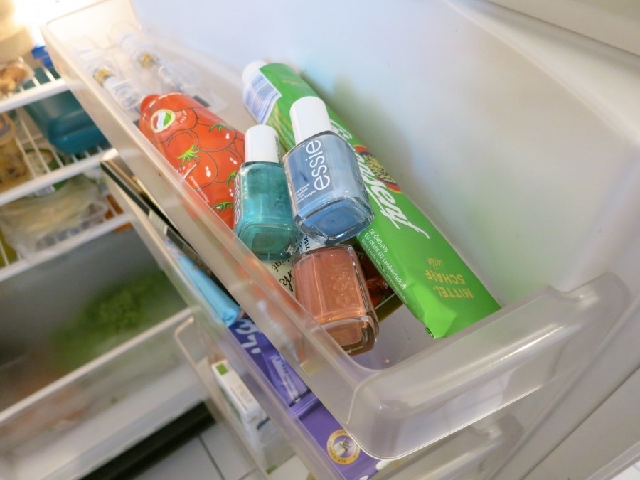 So härtet Nagellack um ein Vielfaches schneller: Nagellack vorher im Kühlschrank lagern.
