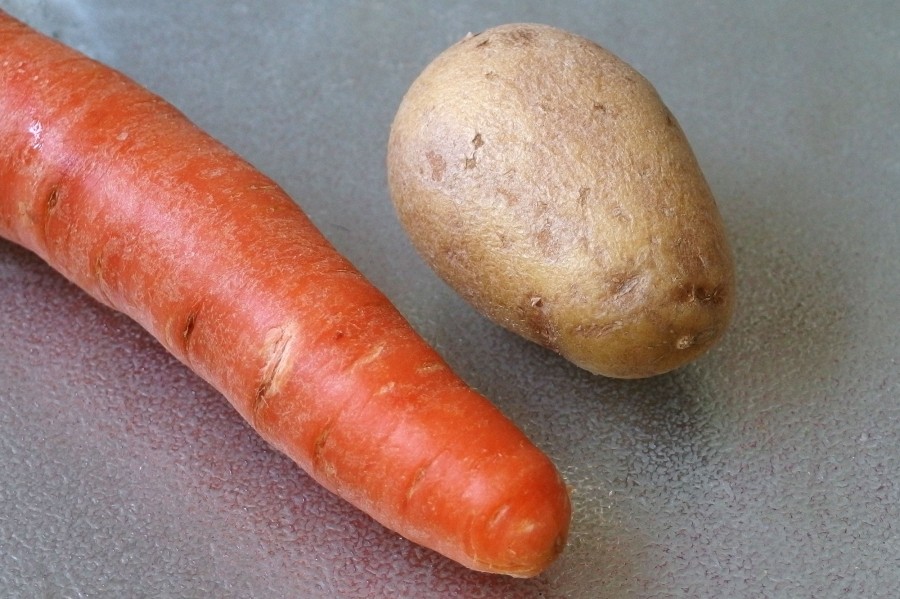 Bei Durchfall  sollte man mehrere Tage lang zerdrückte Kartoffeln und in Wasser gedünstete Karottenscheiben essen. 