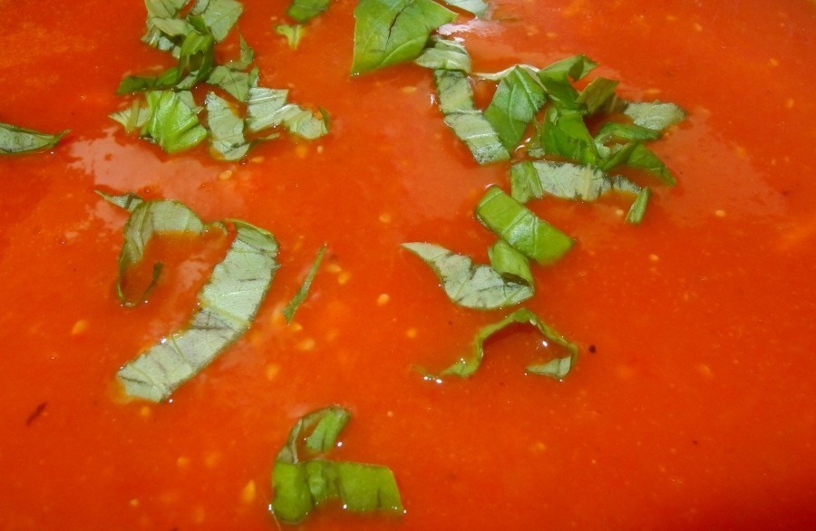 Die andere Tomatensoße: Super schnell und günstig herzustellen. Passt gut zu Reis oder Nudeln.