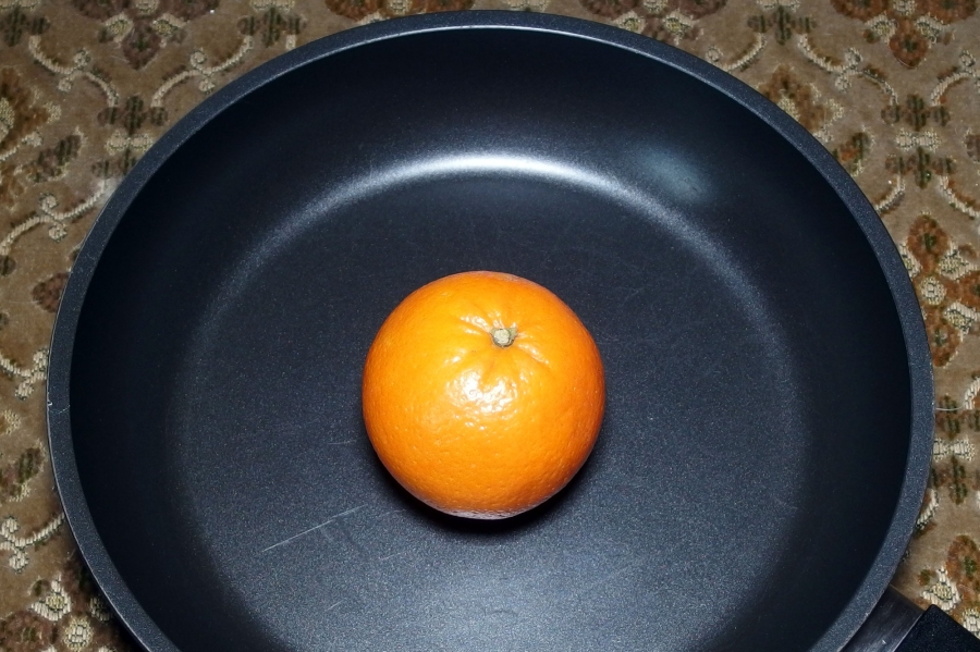 Angebranntes problemlos entfernen mit Orangensaft.