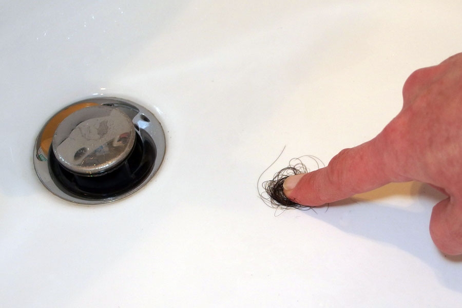 Verstopfung im Abfluss durch Haare vermeiden.