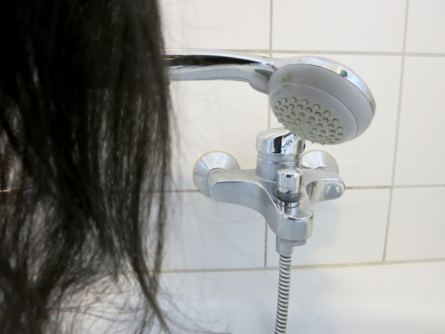 Die Haare werden richtig weich, wenn man sie direkt nach dem Waschen nochmal mit kaltem Wasser ausspült.