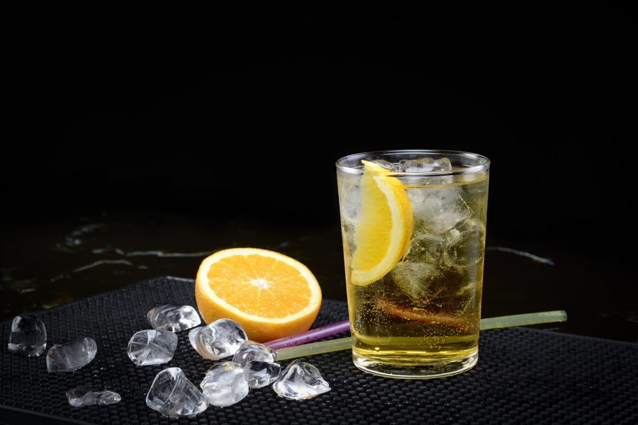 Longtrick: Wodka gemixt mit einem Energy Drink (Red Bull)