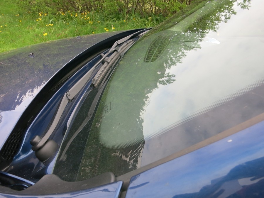 Salz entzieht der Luft beim Auskühlen des Autos die Feuchtigkeit, die Scheiben sind morgens nicht mehr von innen beschlagen.