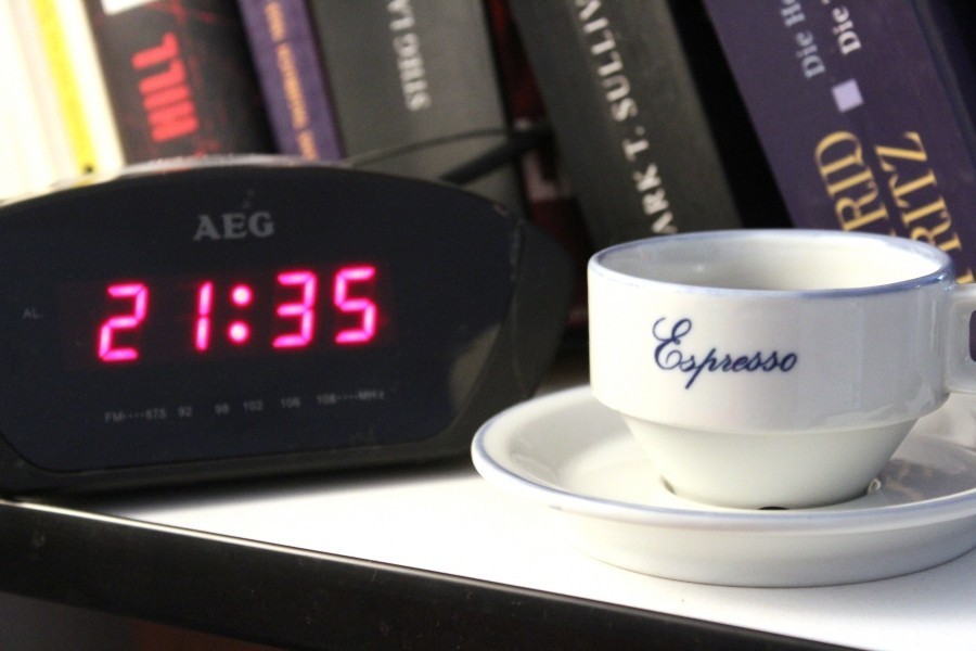 Eine Tasse Espresso eine Stunde vor dem Einschlafen verhilft bei niedrigem Blutdruck zu einem guten Schlaf.