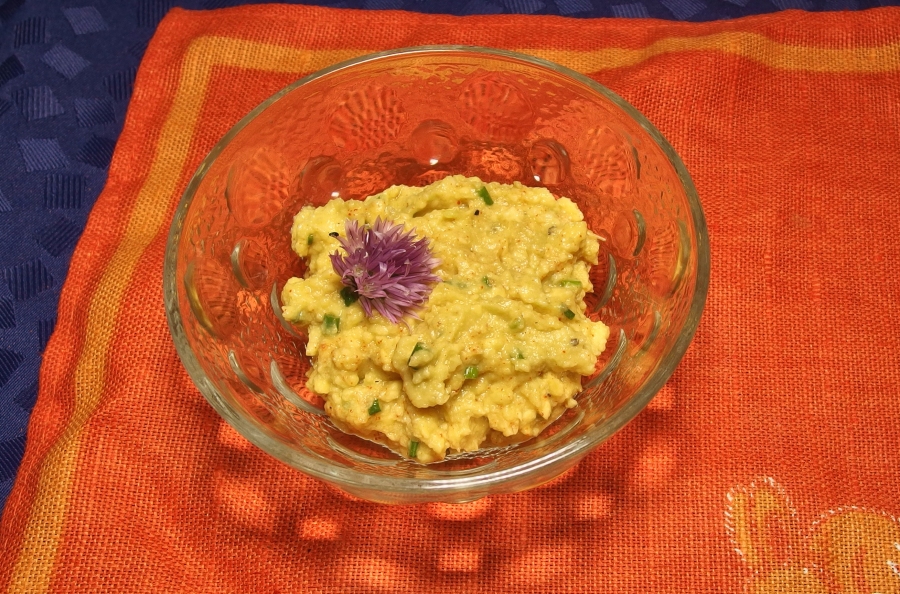 Avocado-Brotaufstrich: Eignet sich auf Baguettescheiben gestrichen als Appetithäppchen sehr gut. 