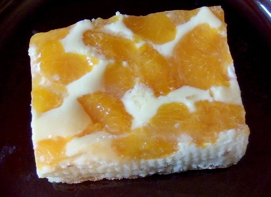 Fertiger leckerer Käsekuchen ohne Boden aber mit Mandarinen :) Viel Spaß beim nach backen und guten Appetit! 