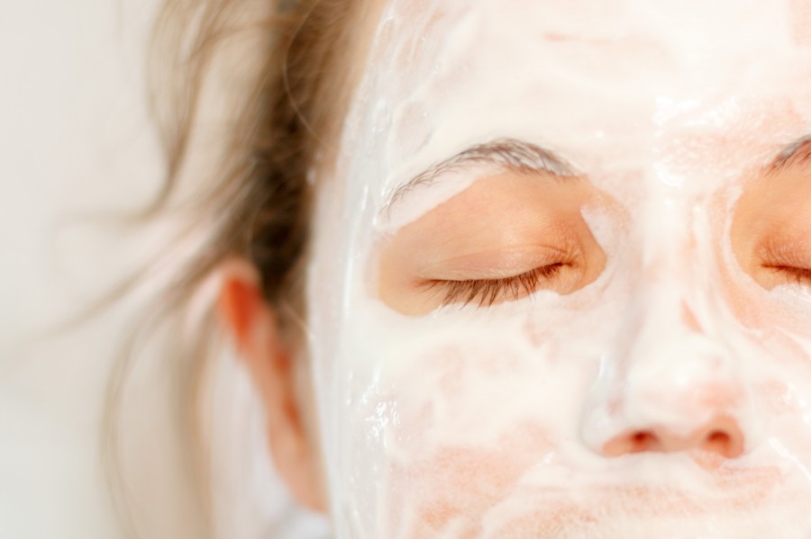 Gegen unreine Haut hilft am besten vorbeugen: Wie man das am besten macht, verraten dir diese Tipps.