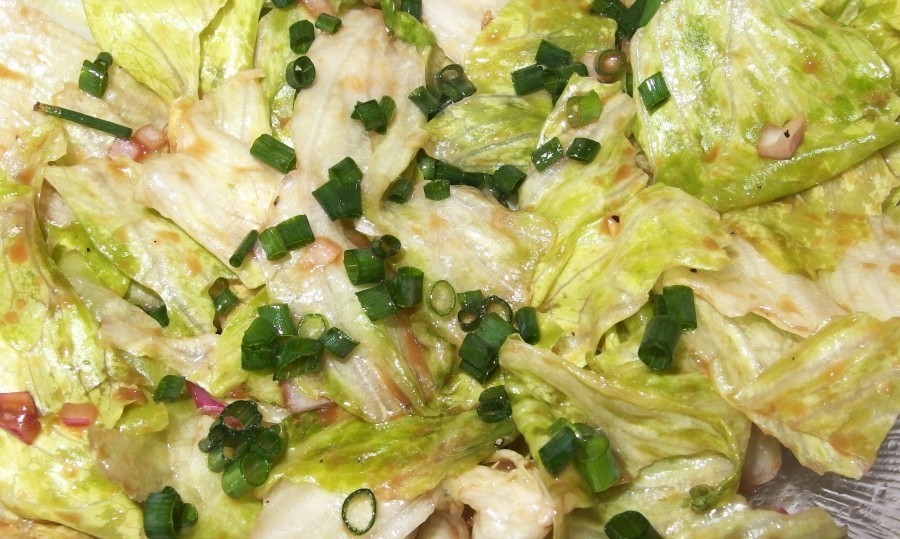 Köstlicher Salat: Wenn ihr Mal so richtig "angeben" wollt, macht eine französische Sauce Vinaigrette. 