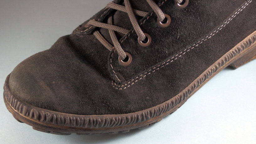 Fleckige Schuhe aus Wildleder sauber bekommen