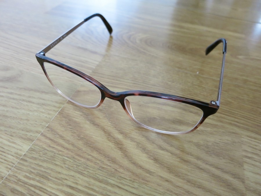 So geht der Schmutzfilm auf der Brille ab, sie wird super sauber ohne jeglichen Kratzer. Die Sauberkeit hält auch wesentlich länger.