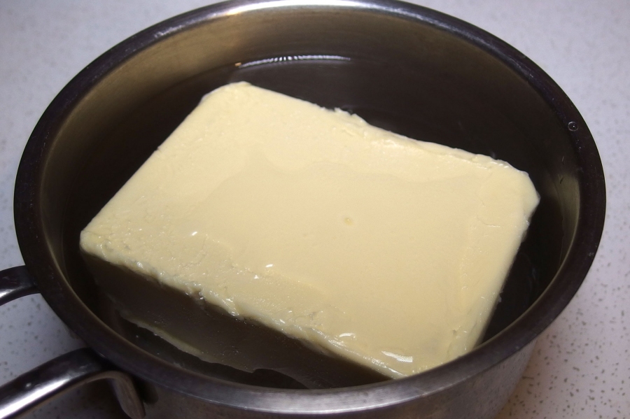 Butter in Salzwasser sehr lange frisch halten.