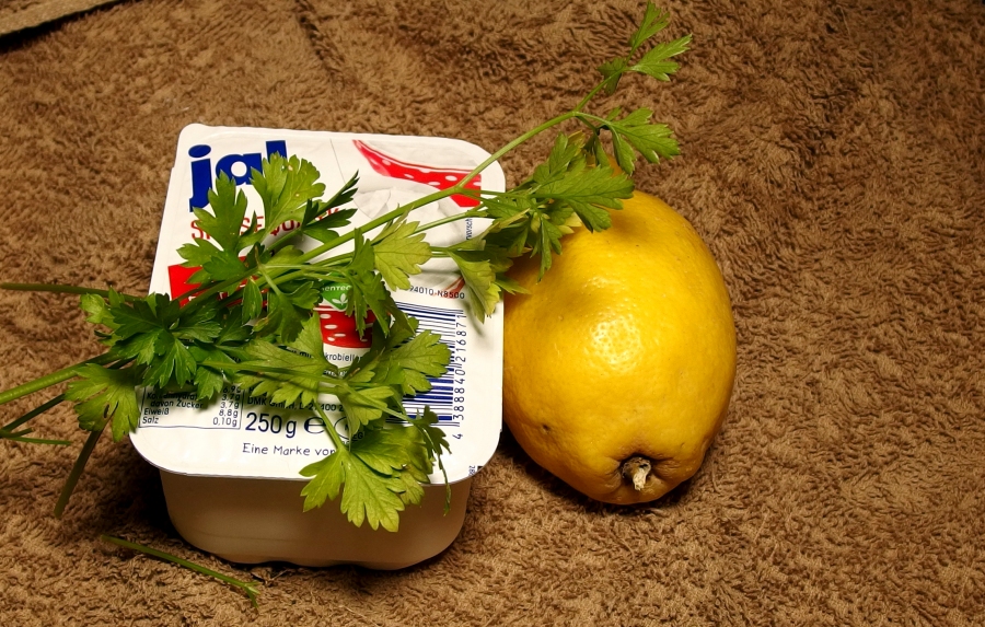 Anti Pickel- und Stressmaske aus Quark, Petersilie und Zitronen selber machen.